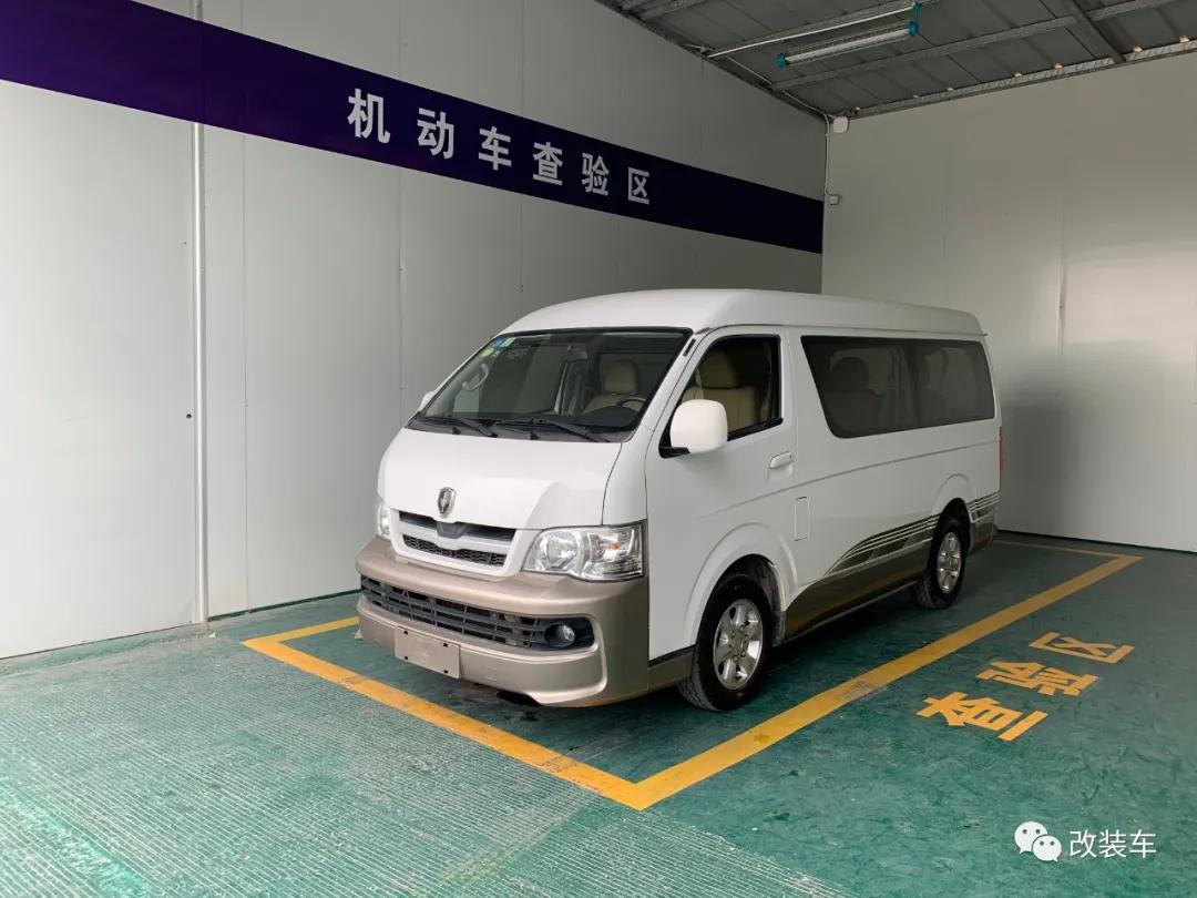 金杯海狮能推着么,金杯海狮可以坐几个人