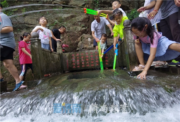 济南“响呼噜泉”开泉了，“鼾声”如雷