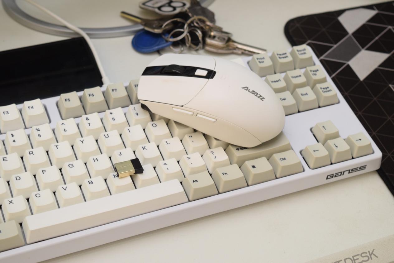 入门级无线游戏鼠标推荐哪款,既能有线又能无线电竞鼠标推荐