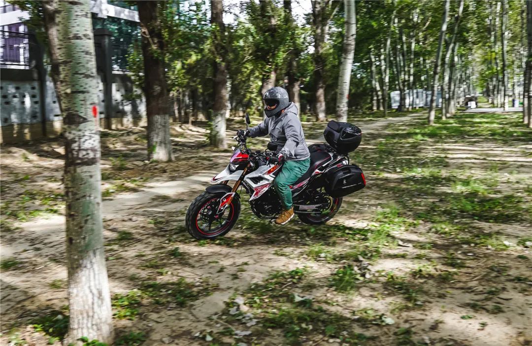 1万出头拉力车推荐,2021款银钢铁拳250评测视频