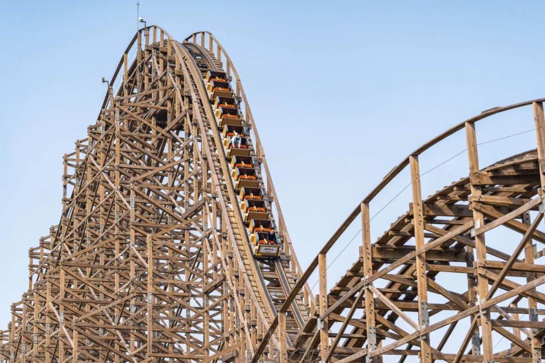 天津欢乐谷外面图片,天津欢乐谷2021万圣节灯光秀