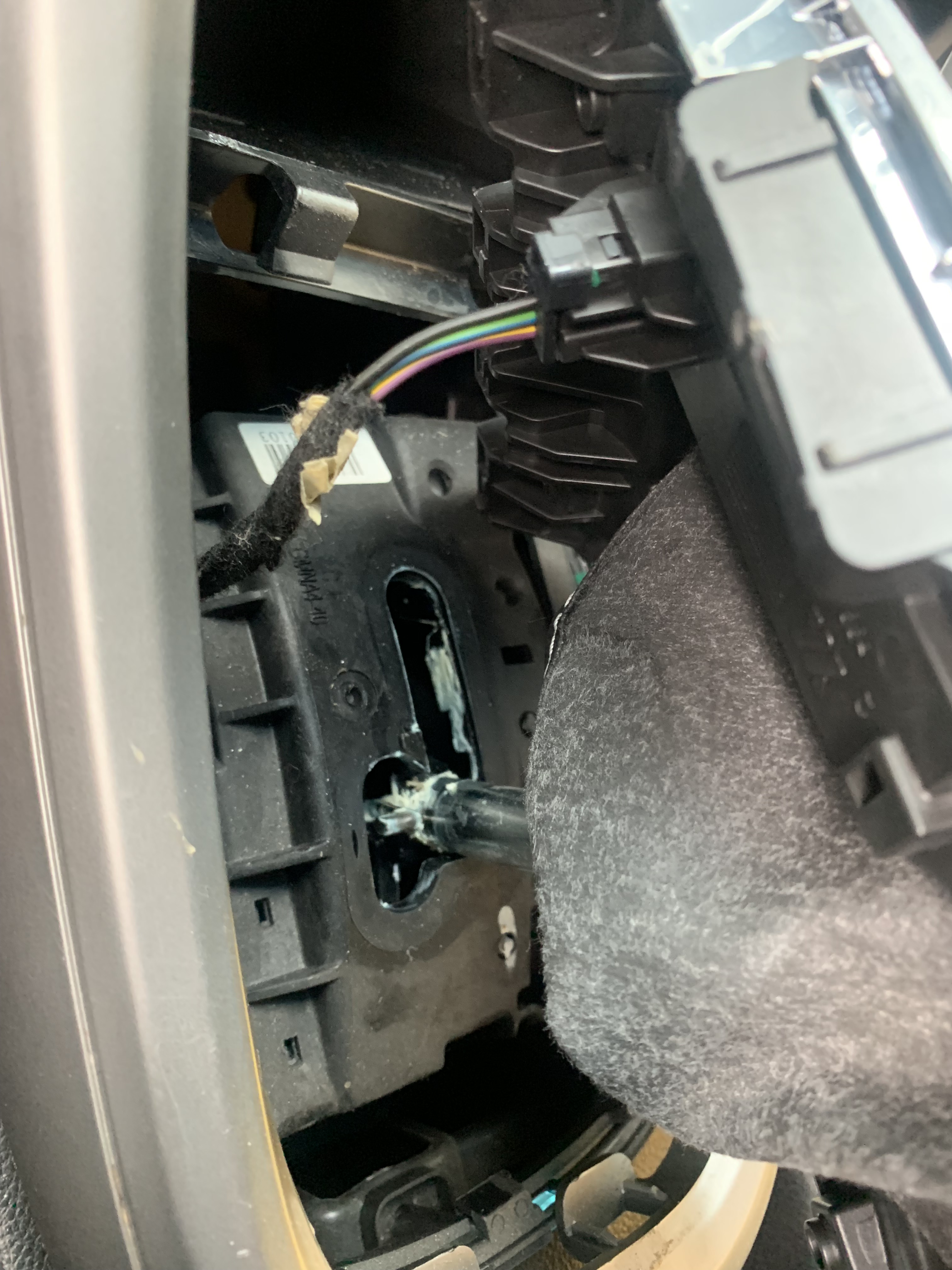 自己动手更换别克英朗挡把,别克英朗改装横屏导航