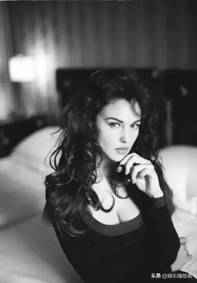 她是全球公认的最性感女神,“裸露”却不情色的人间*物尤**!