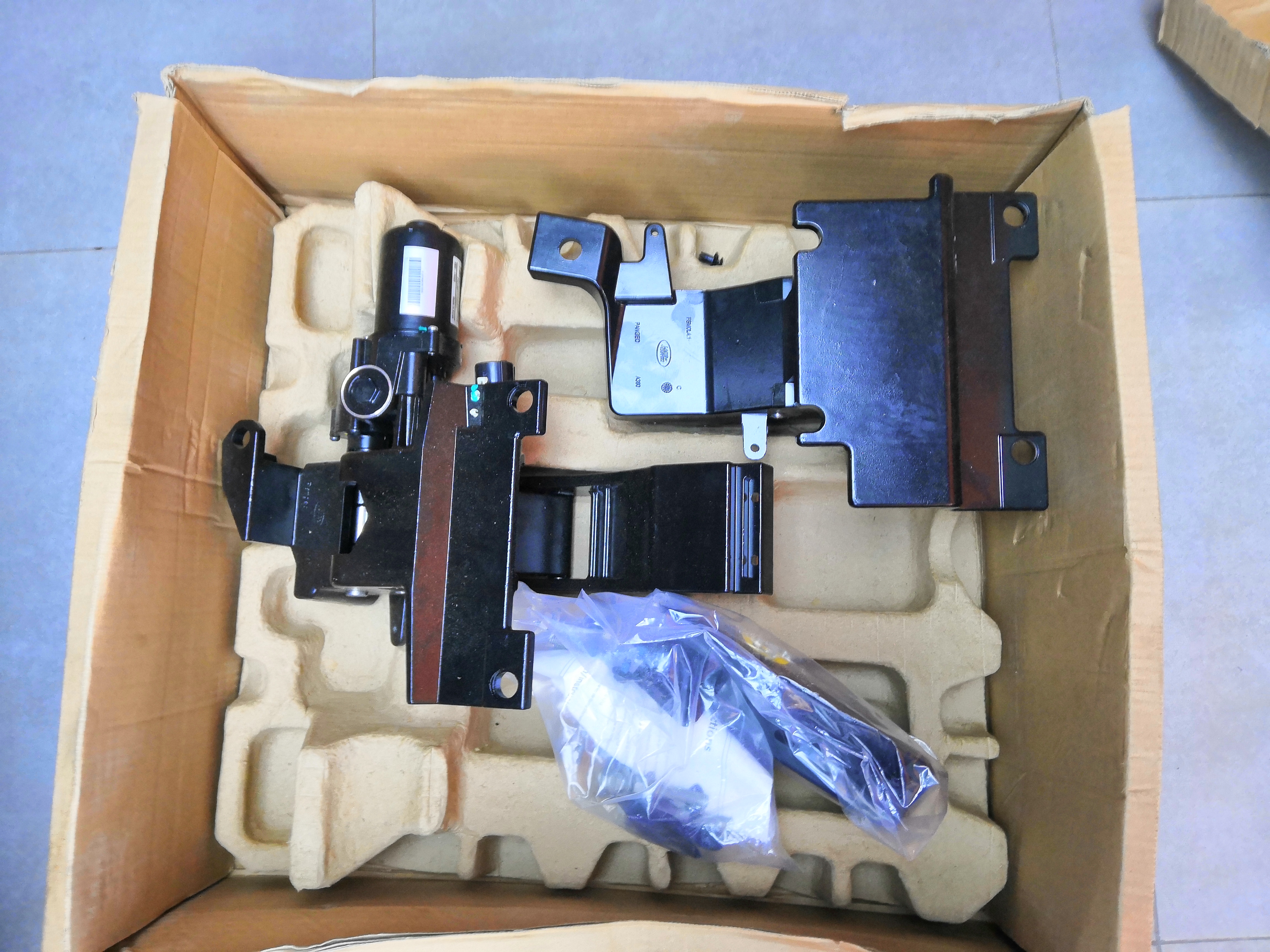 路虎发现5新款suv,路虎发现五迎宾电动踏板