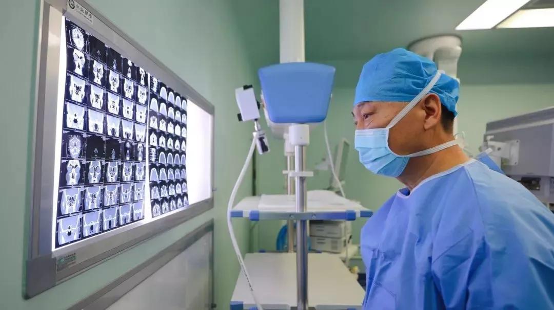 香港富商都是去内地看病吗,香港大佬开奔驰去医院