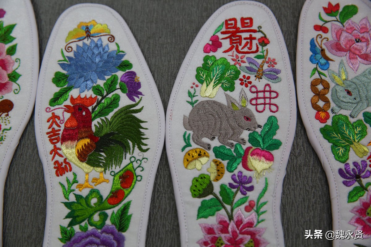 陕北绣娘连续11年赶农高会：一双生肖鞋垫绣一周，卖480元