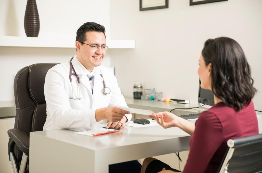 女子腋窝有肿块，怀疑艾滋病，医生一看，竟是患上“猫抓病”