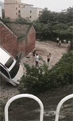 看了整整七分钟，他们最终还是上去了