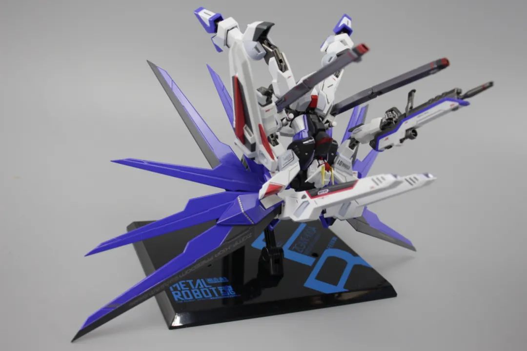苍天之剑自由高达的操纵者,robot魂真实配色自由高达