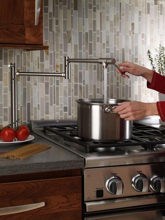 邻居把水龙头按我家墙,邻居家装水龙头