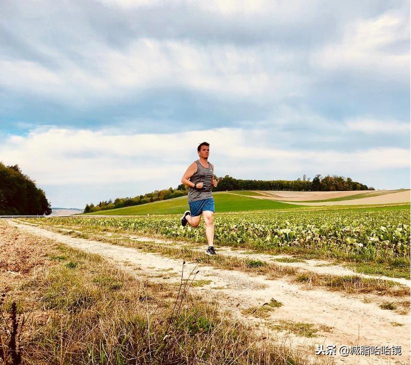 深蹲跟跑步哪个更累,深蹲和跑步怎么结合训练