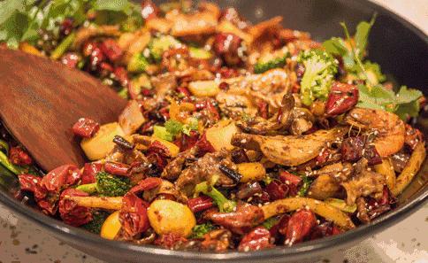 越辣越吃越过瘾,越辣越过瘾吃一口就停不下来