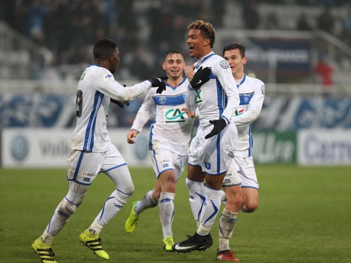 竞彩足球比分和胜负可以串一起吗,今日足球竞彩推荐实单2串1