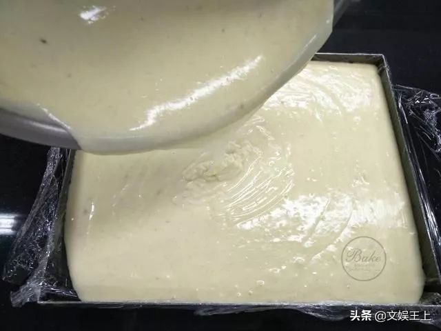 不用出门自己在家做蛋糕,不能出门就自己做了一个蛋糕