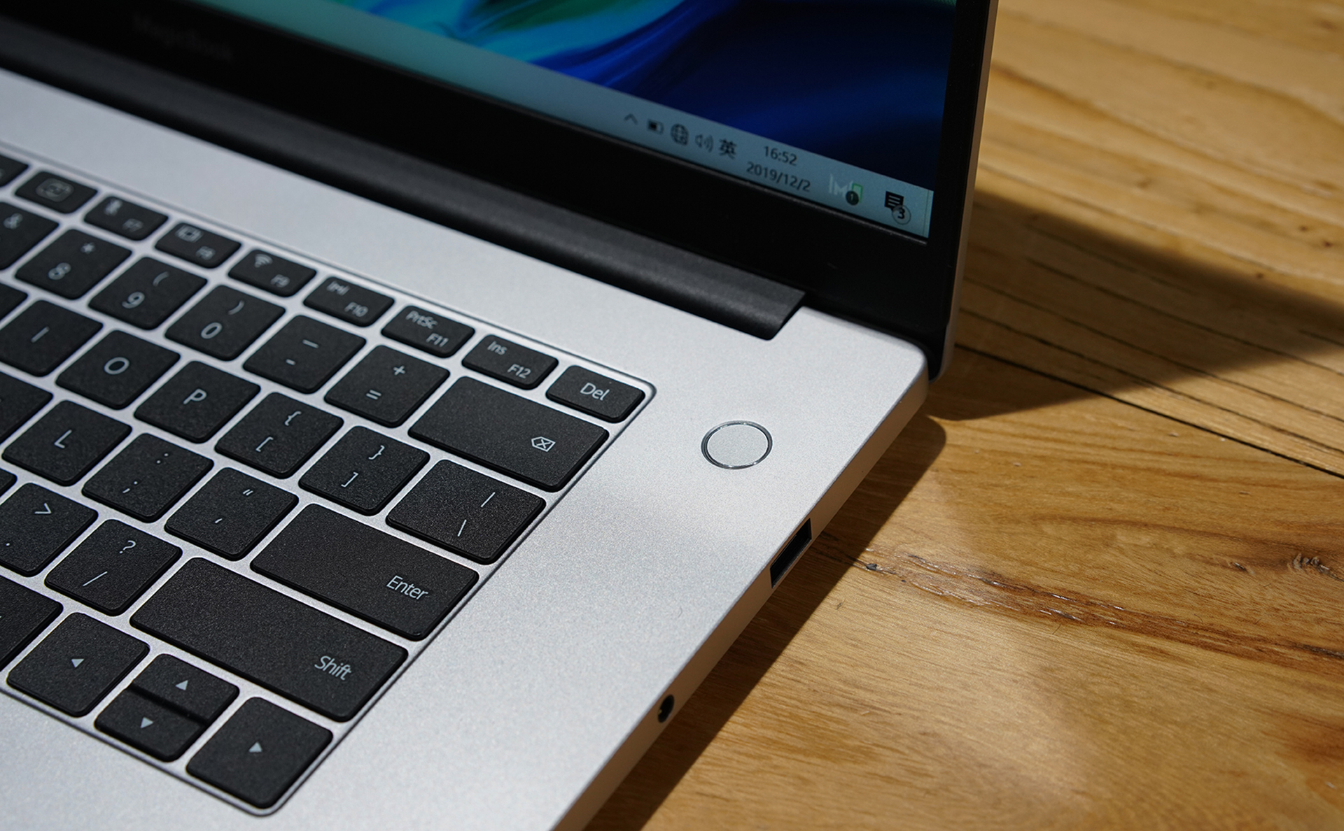 荣耀4000左右的手机全面屏 (荣耀新本高配)