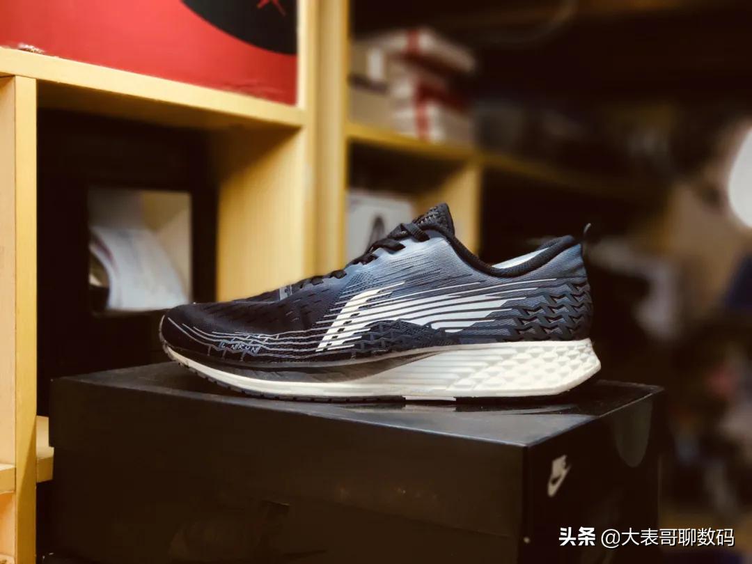 国产顶级缓震跑鞋2022,国产支撑缓震跑鞋适合扁平足
