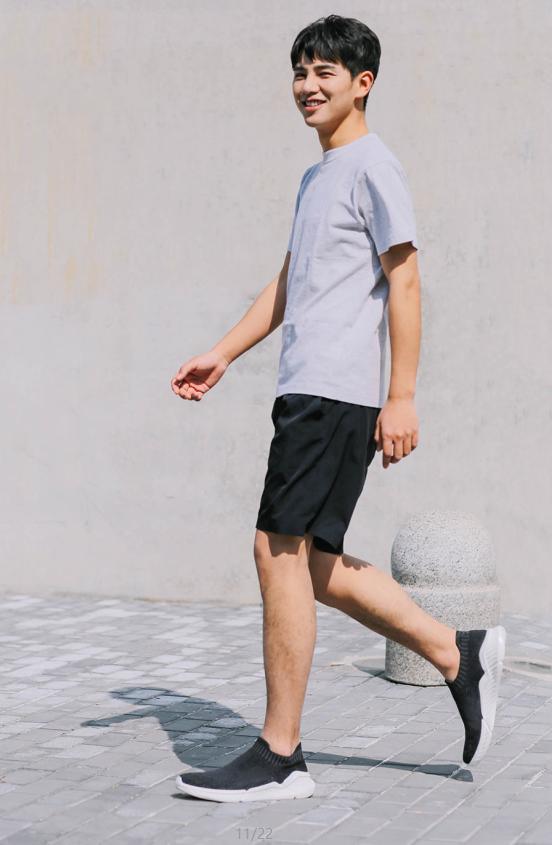 好轻、好穿、好舒服，双脚自由呼吸