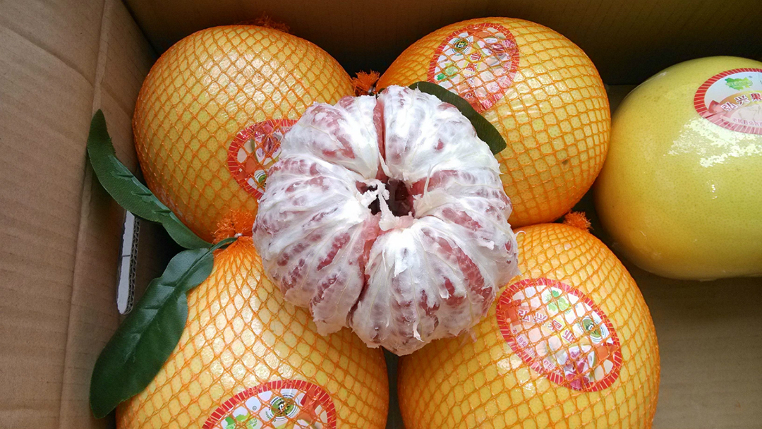 柚子上的白囊怎么剥,小朋友剥柚子正确方法