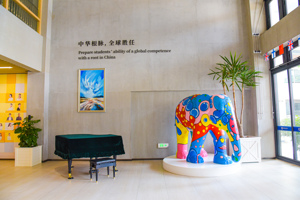 这所最美的“水墨校园”迎来首届足球春季联赛！AC米兰球星都来了