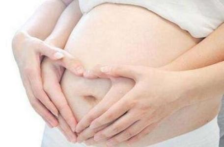 妊娠期：羊水过多、过少，对孕妇的危害，需注意