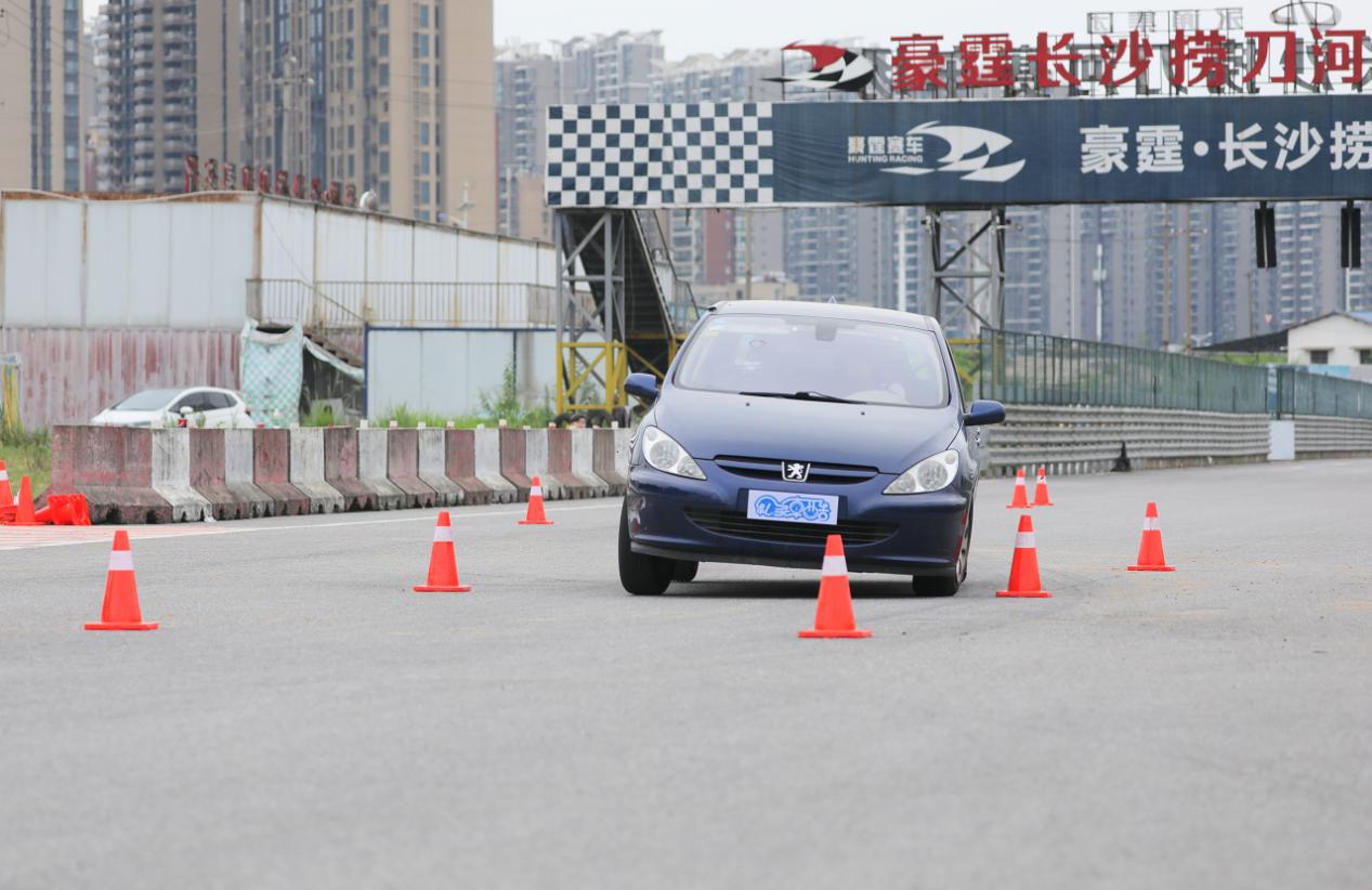 东风标致307小狮子,04款标致307