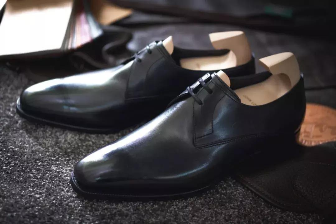 脚大不穿尖头皮鞋,脚大不怕鞋松