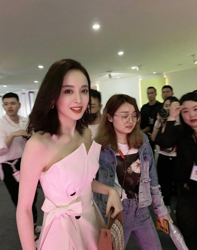 人像对着镜子怎么拍照才好看,如何对着镜子拍出超好看的脸照