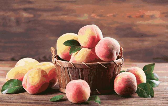 不是吧？桃子、西瓜不能一起吃，会中毒？柠檬水不能白天喝？