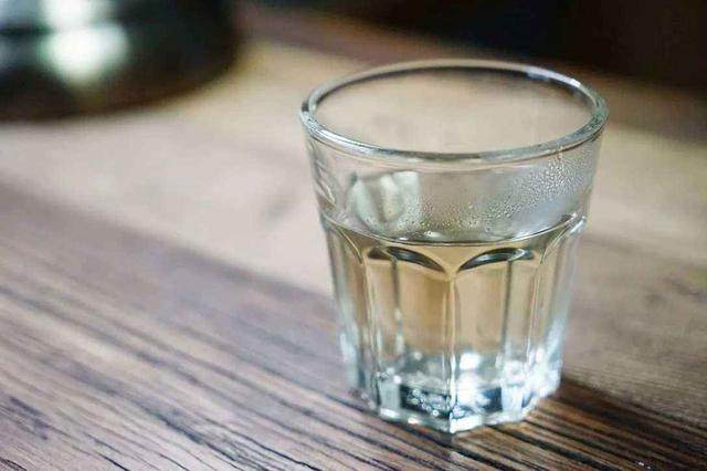 苏打水与矿泉水有什么不同,弱碱性矿泉水跟天然苏打水一样吗