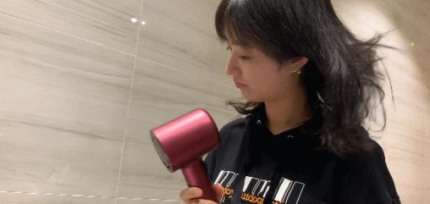 小伙不听众人劝告花190万,小伙买到假戴森吹风机