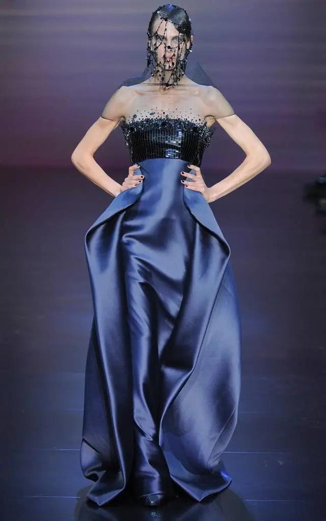 女明星红毯造型少不了它？网友：论优雅，还得是Armani的设计