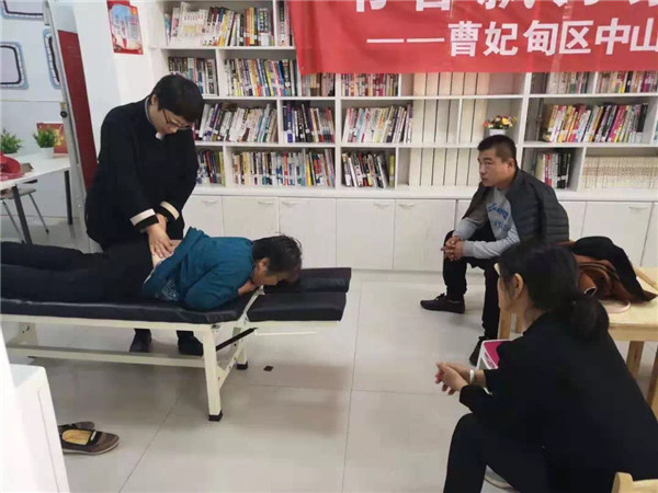 河北唐山学府雅居社区开展不忘初心牢记使命主题教育义诊活动