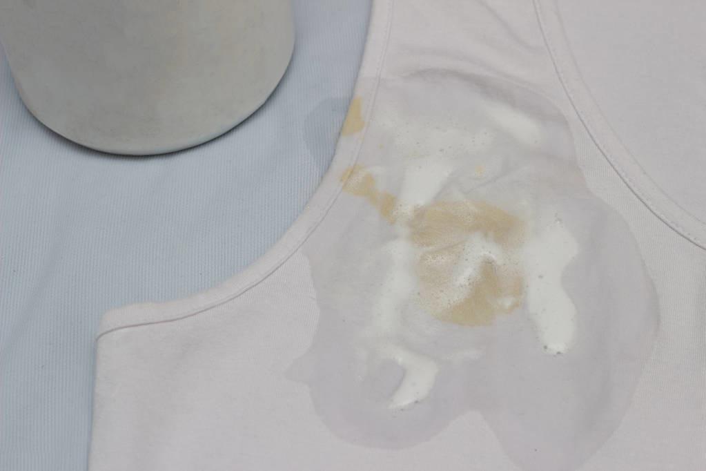 白色衣服怎么清洗不伤衣服,白色衣服怎么清洗才不会变黄