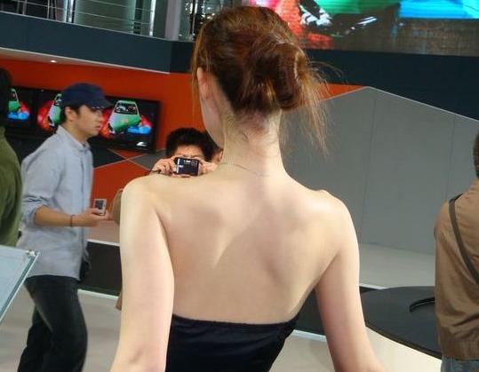 脸上暗沉长斑长痘是什么原因,背后长痘怎么解决还油