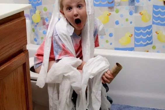 怎样引导孩子自己擦屁股,小孩憋屎之后特别疼怎么办