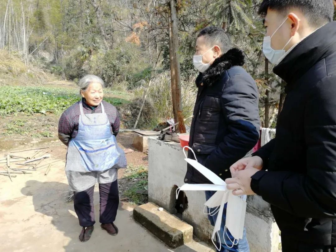 防疫不松懈坚守岗位,防疫不放松