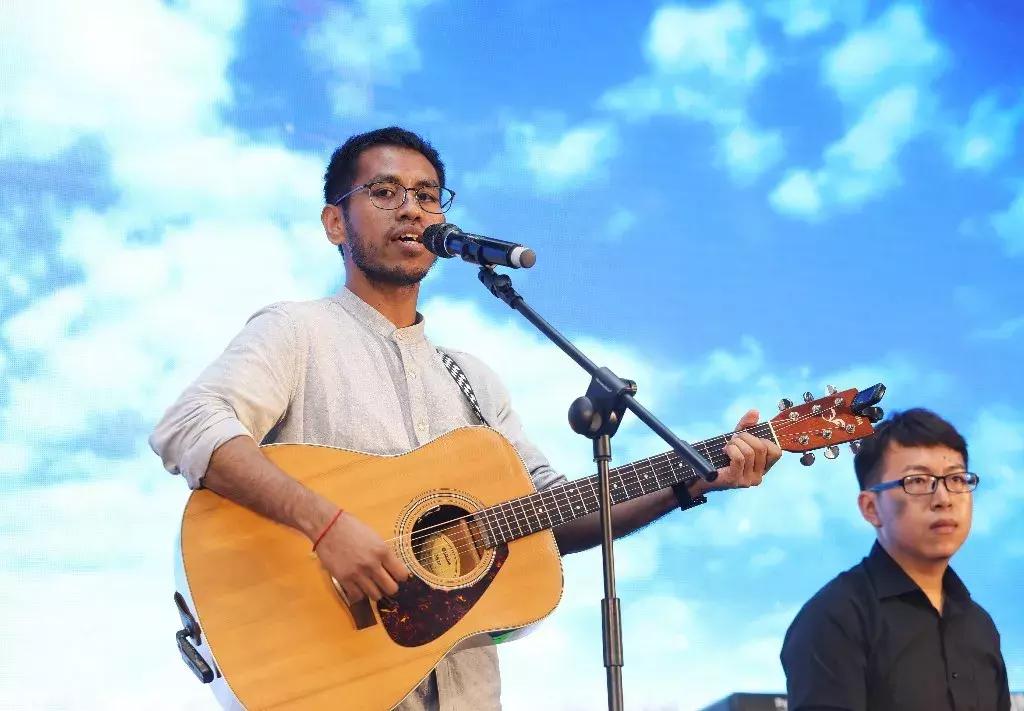 音乐配咖啡,百年老街变身时尚秀场，首届黎黄陂路咖啡音乐节开幕