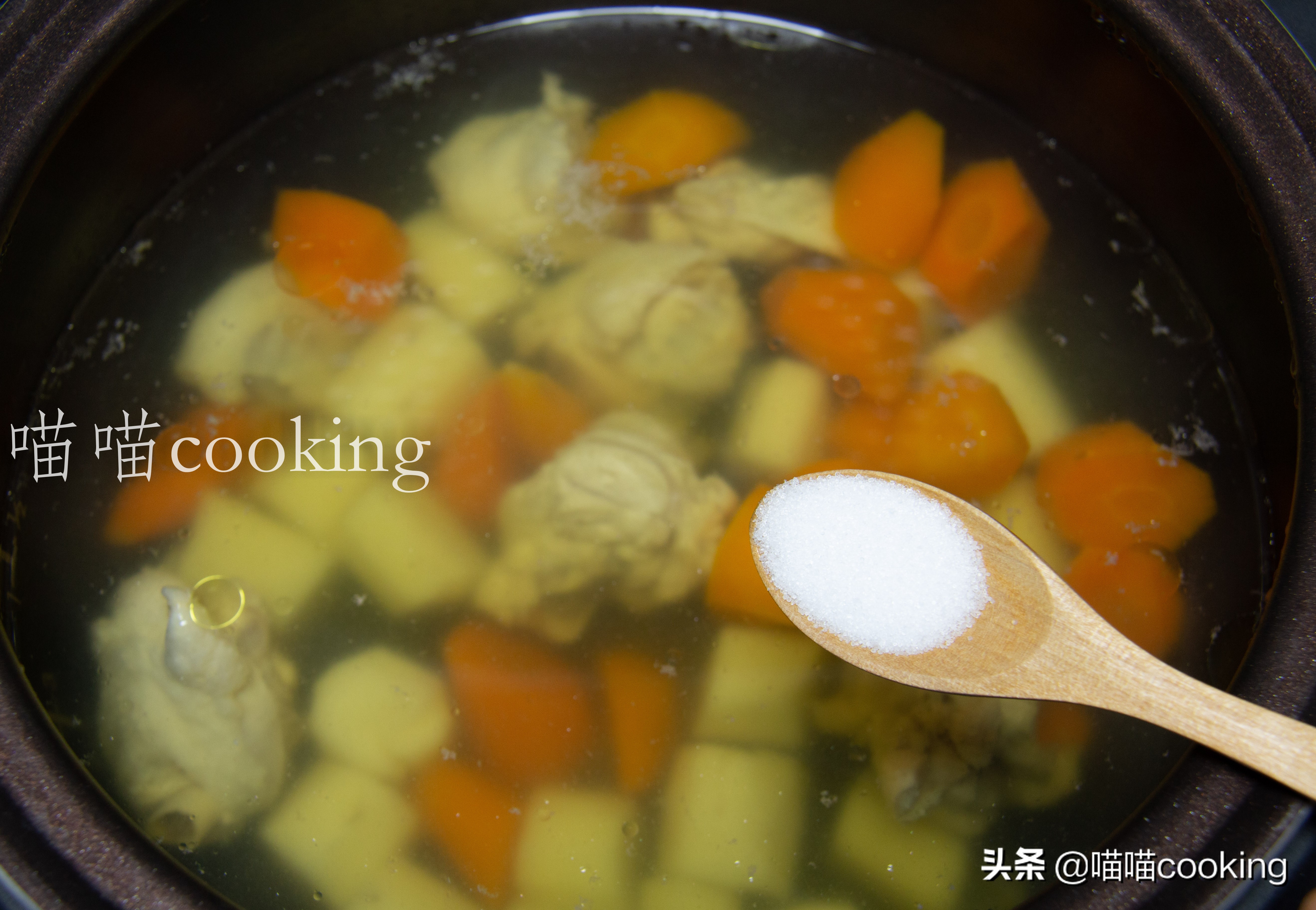 夏天煲什么汤能清热健脾祛湿,简单易学夏季营养解暑汤