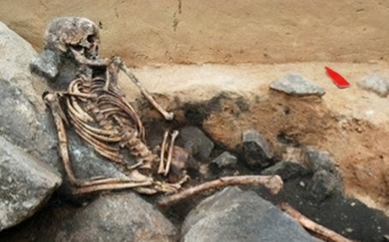 古墓出土46个少女尸体,千年古墓出土46具少女尸体