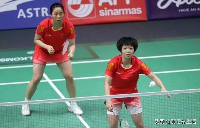 羽毛球业余双打实战技巧,羽毛球双打发球违例