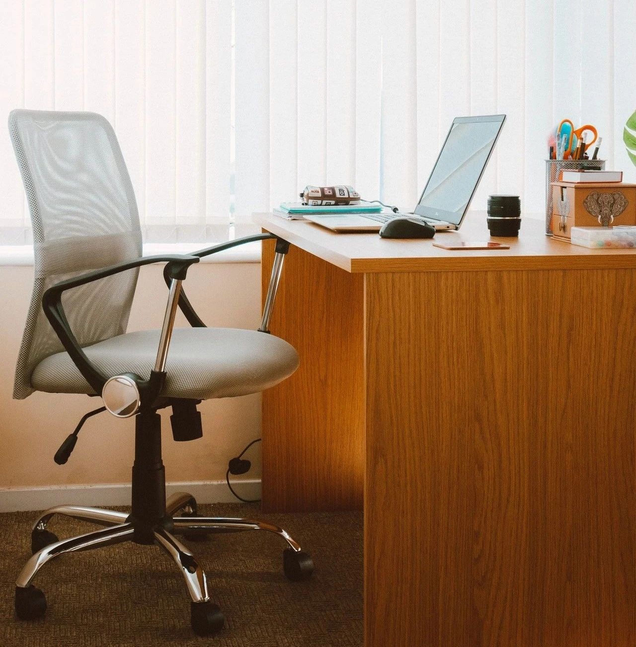 办公桌适合开放式办公区,提高工作效率从整理办公桌开始