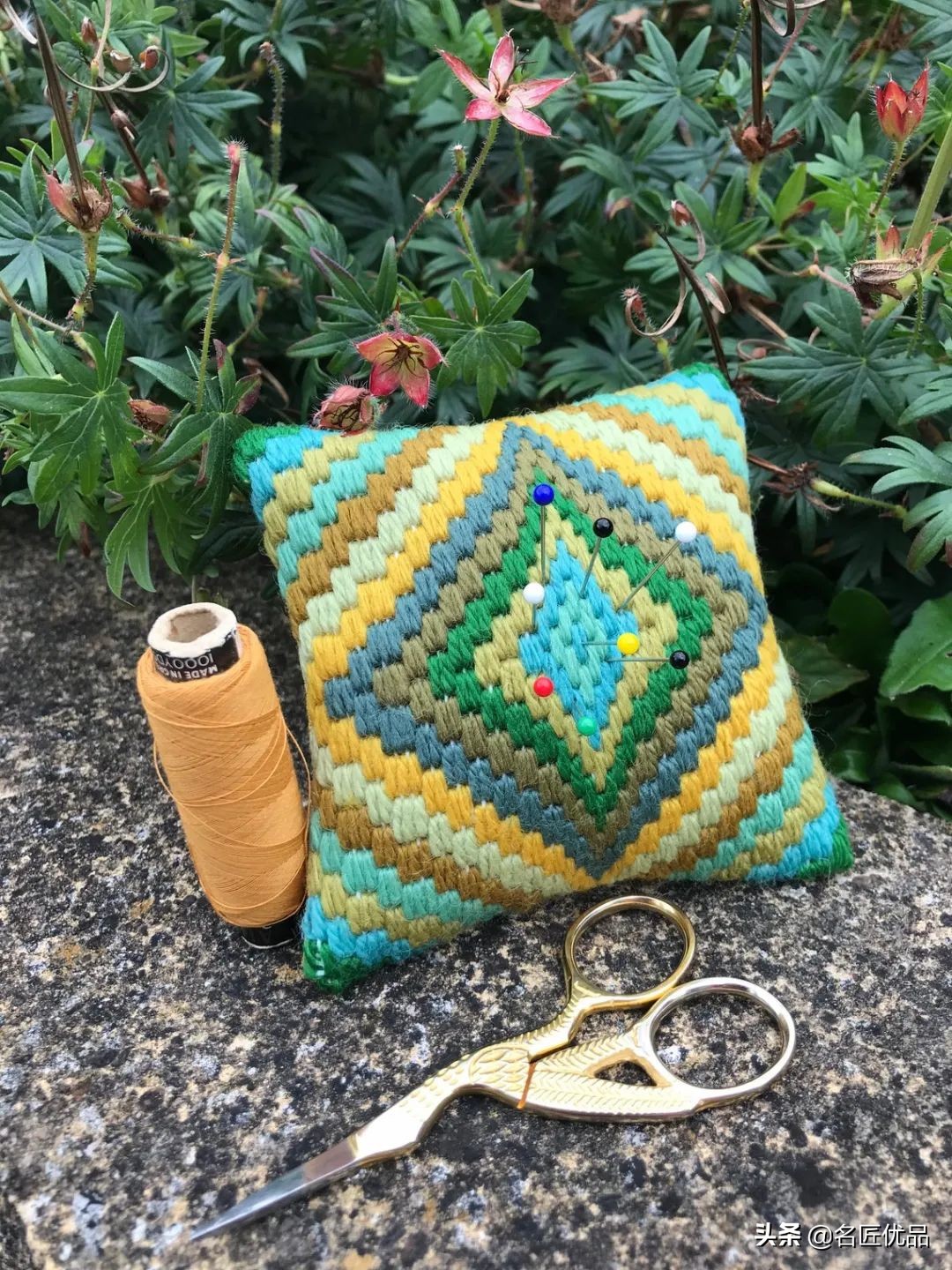 旧物利用!毛线用不完就用来刺绣,这才是十字绣最让人佩服的绣法