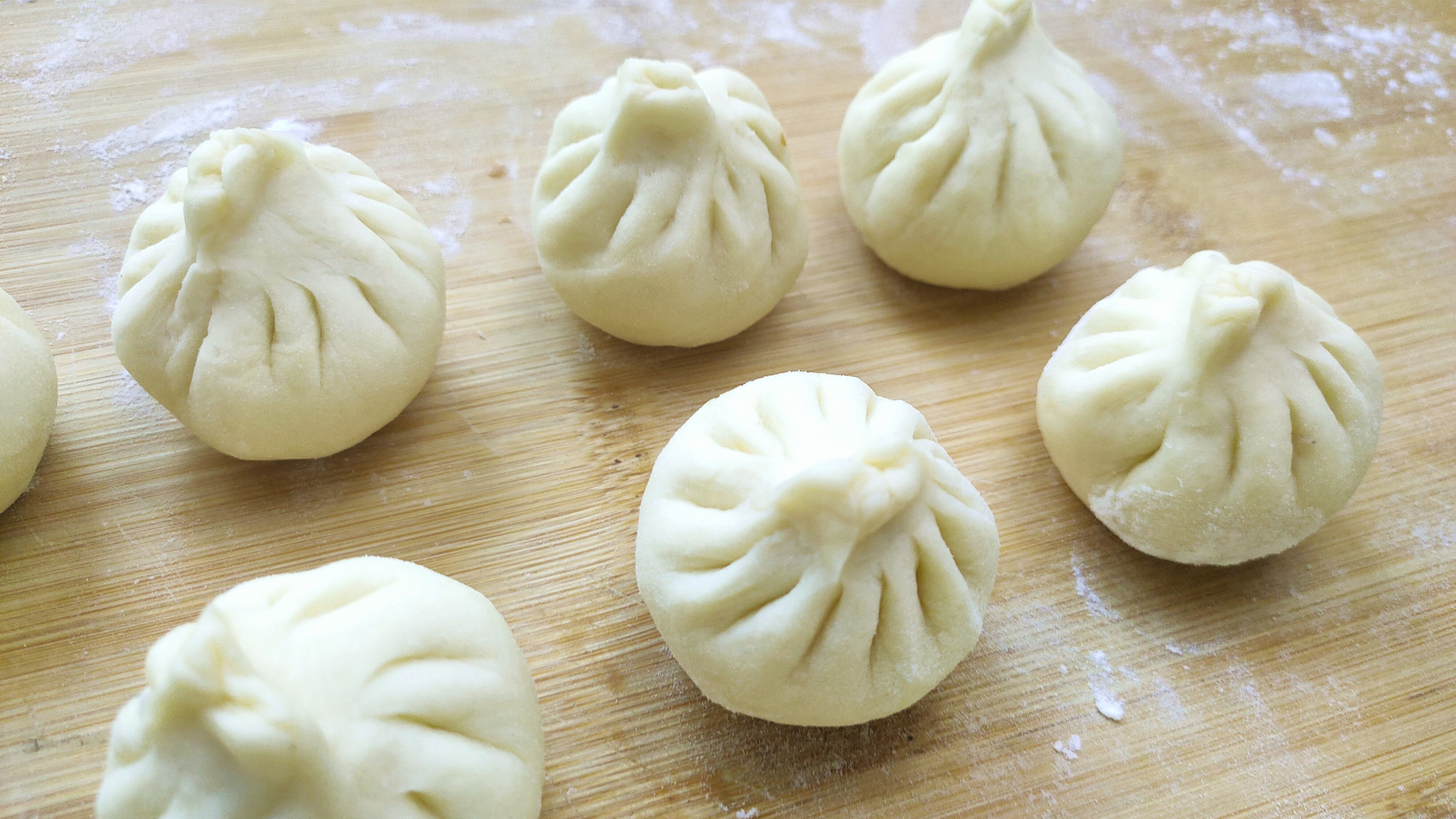 蒸包子发黄怎么回事,蒸包子怎么才能让包子膨胀松软白