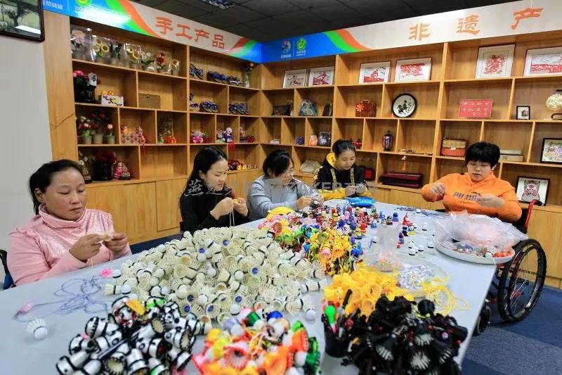 一地鸡毛事件完整视频,一地羽毛