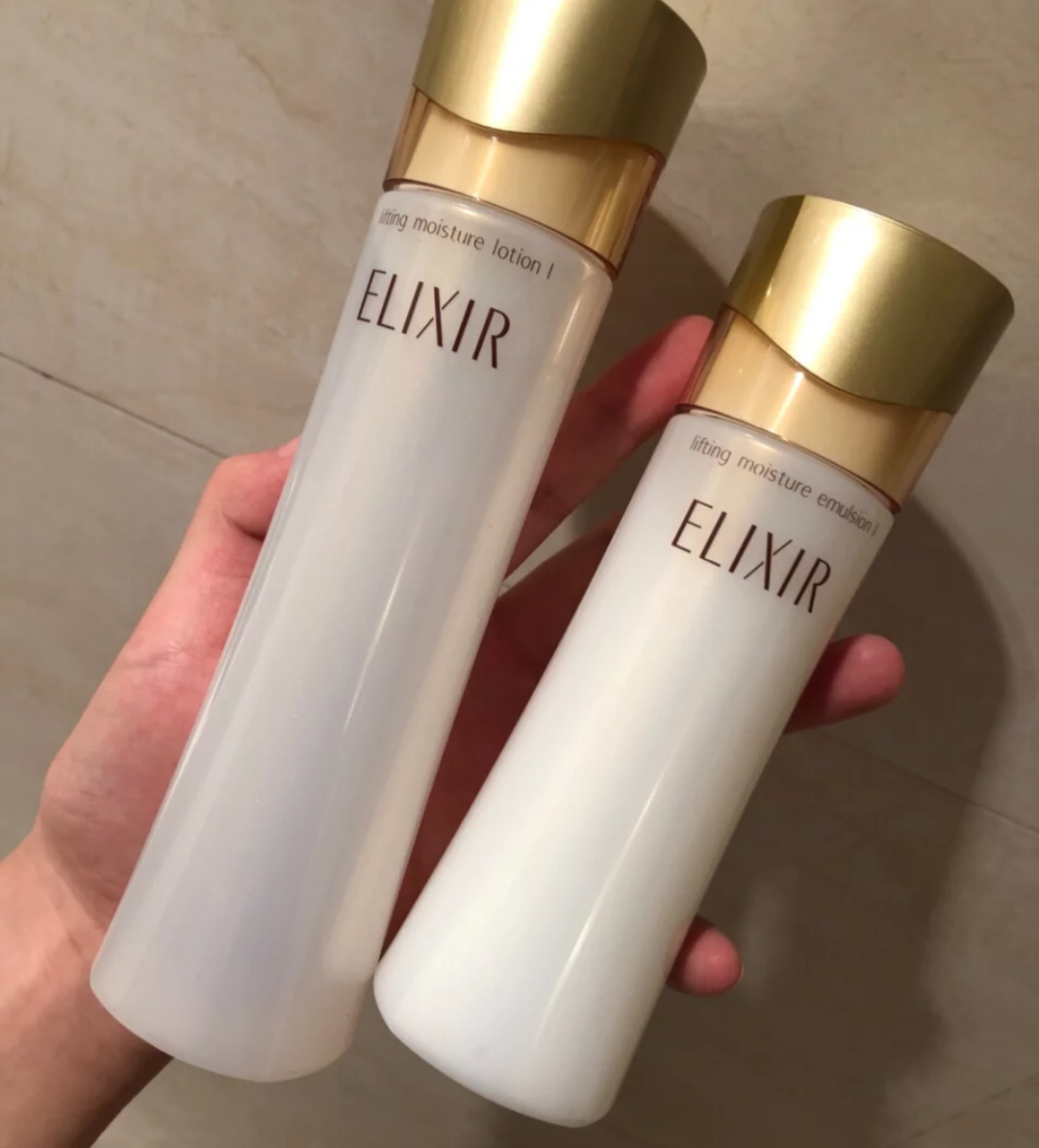 皮肤白到反光的女人,暗夜皮肤暗沉美白水乳推荐