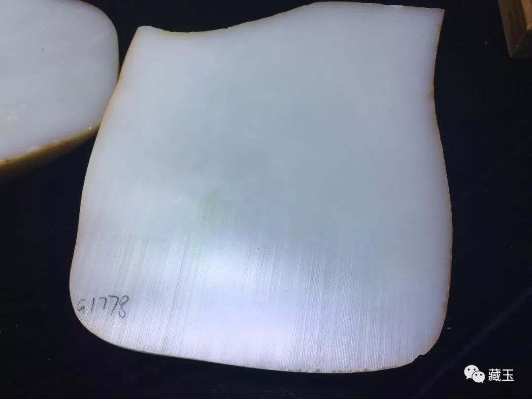 新疆和田玉山料和青海山料哪个好,和田玉山料最好的是什么