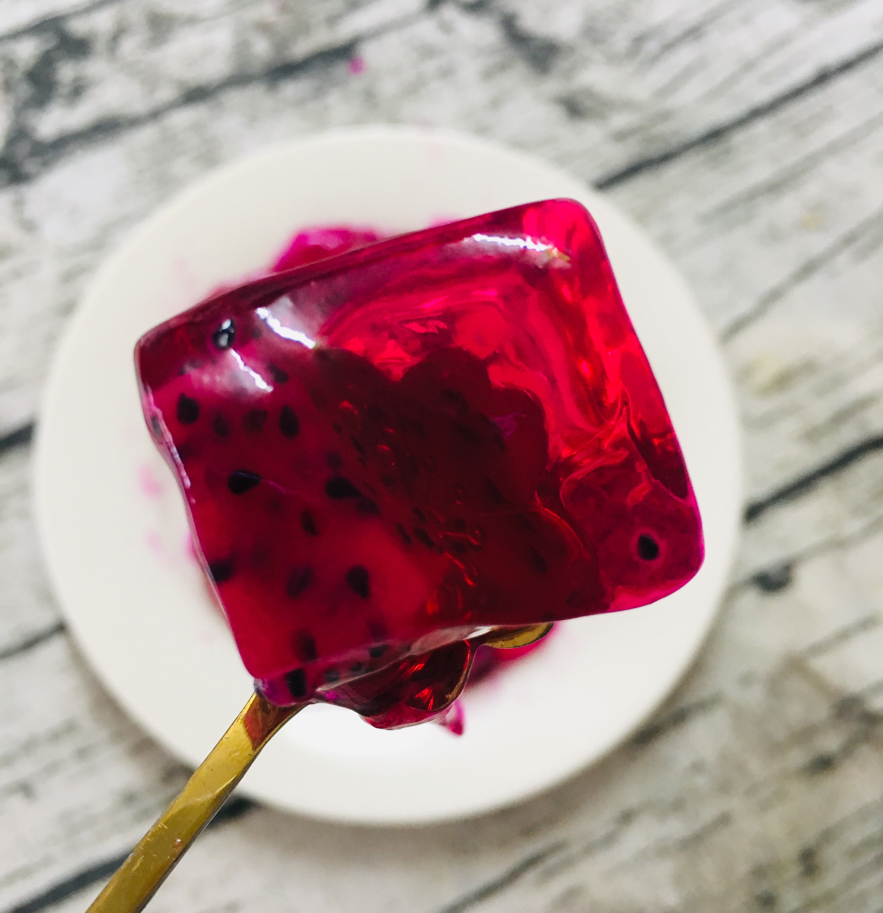 自制火龙果冰淇淋果冻,四川冰粉粉火龙果果冻