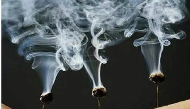 长期坐艾灸椅艾灸有副作用吗,艾灸是机器艾灸好还是人工艾灸好