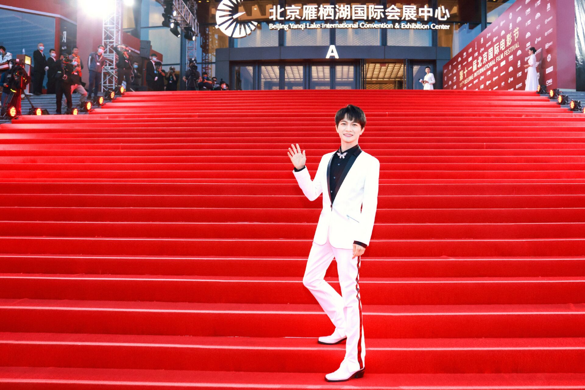 北影节闭幕式众星云集，收视率持续攀升，《云霄之上》成大赢家