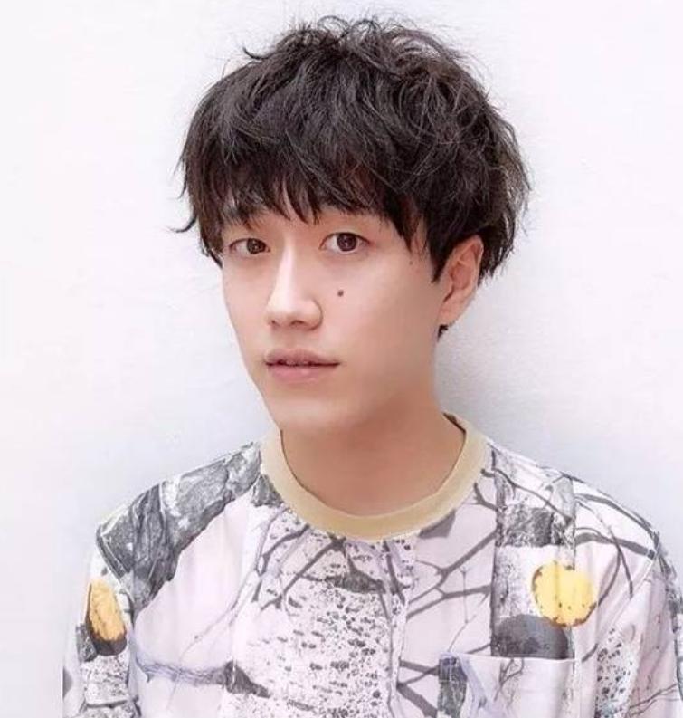 长碎盖头怎么留,碎盖头两边不想剪太短应该怎么留